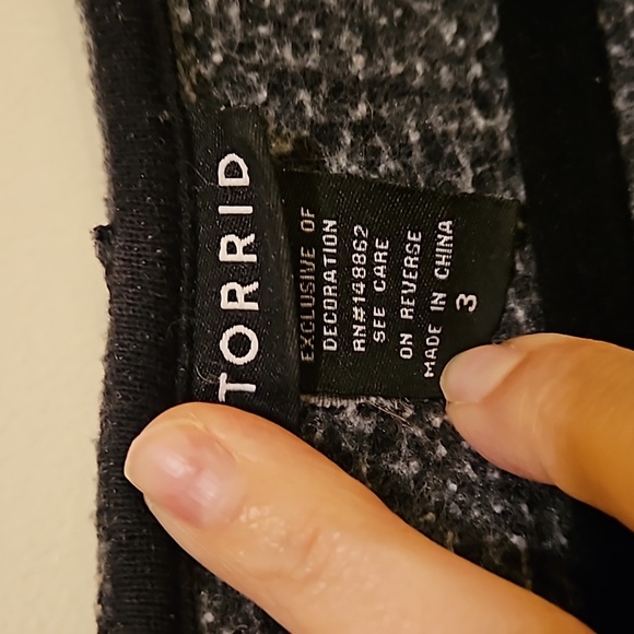 Torrid Black Zipper Hooded Sweatshirt with cute sewn in patches Size 3 - Picture 6 of 8